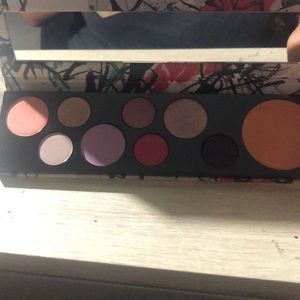 MAC Cosmetics Makeup - Brand new Mac fashion fanatic palette MAC Cosmetics Makeup - Brand new Mac fashion fanatic palette